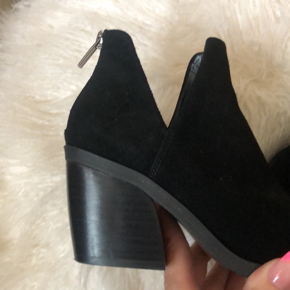 VINCE CAMUTO GWELONA Black Genuine Suede BOOTIES - Picture 10 of 13